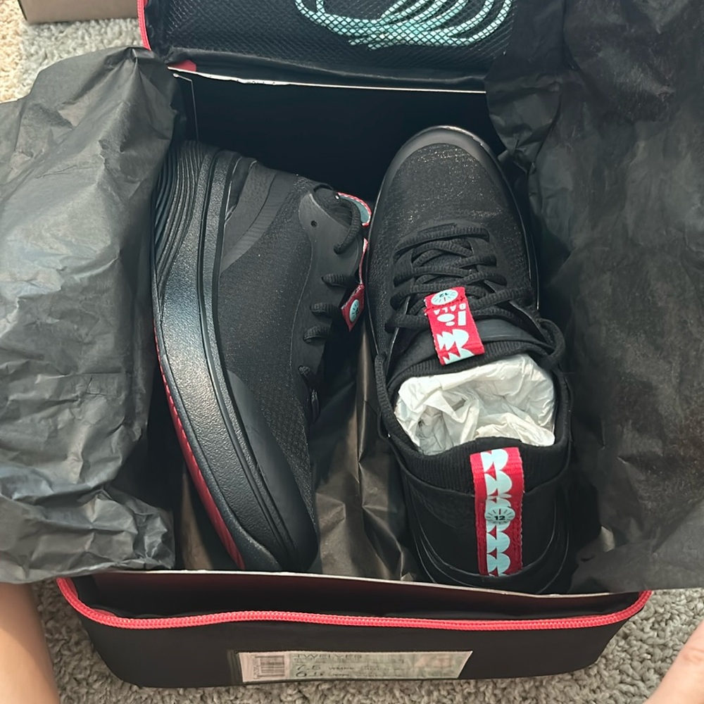 NWT Nocturnal Black Bala Twelves Nursing Shoes